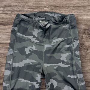 Athleta Ultimate Stash Pocket Camo 7/8 tight Sz: XS